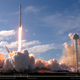 Ilustración para el artículo titulado Las diez imágenes más alucinantes que nos deja el lanzamiento del Falcon Heavy